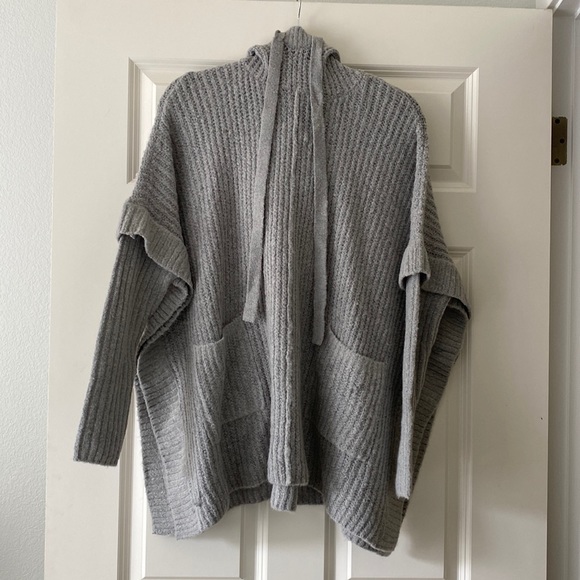 Evereve Sweaters Nwt Evereve Poncho Sweater Poshmark